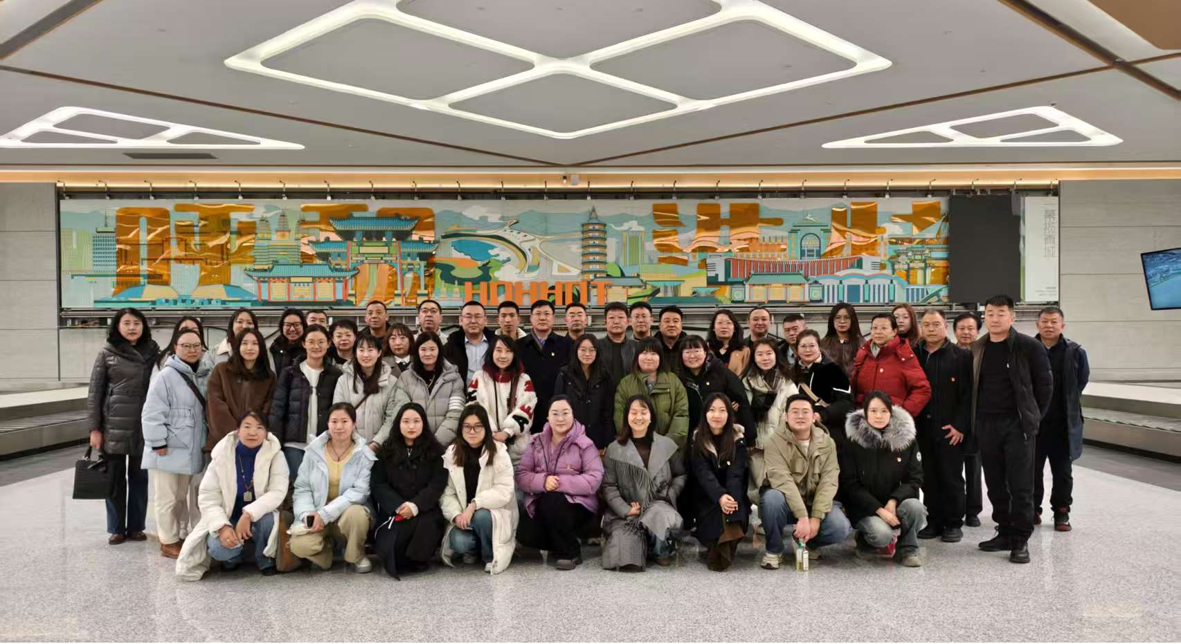 自治区卫生健康医学教育考试中心组织参观呼和浩特盛乐国际机场